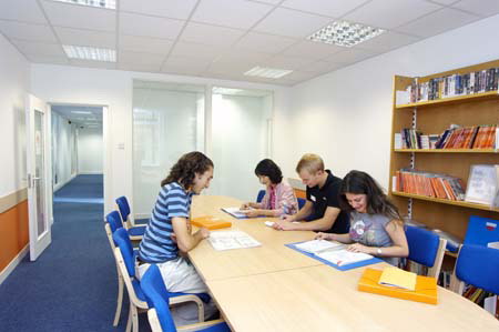 Круглогодичные курсы английского для взрослых European Centre London (Лондон)
